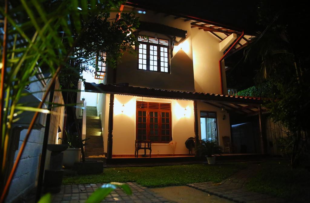 Amsterdam Tourist Rest Bed and Breakfast Anuradhapura Εξωτερικό φωτογραφία